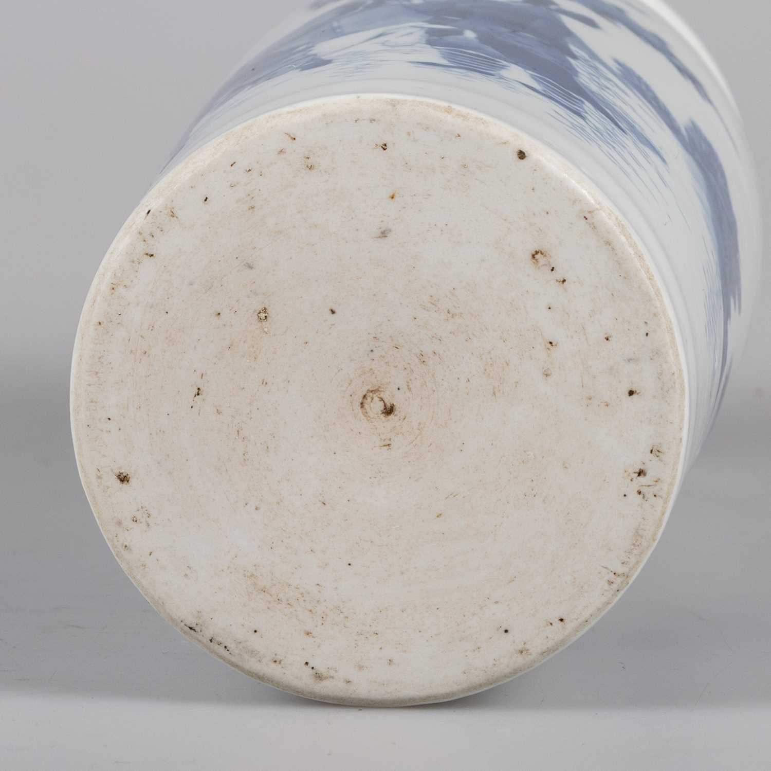 A CHINESE TRANSITIONAL BLUE AND WHITE SLEEVE VASE, 17TH CENTURY - Image 2 of 9