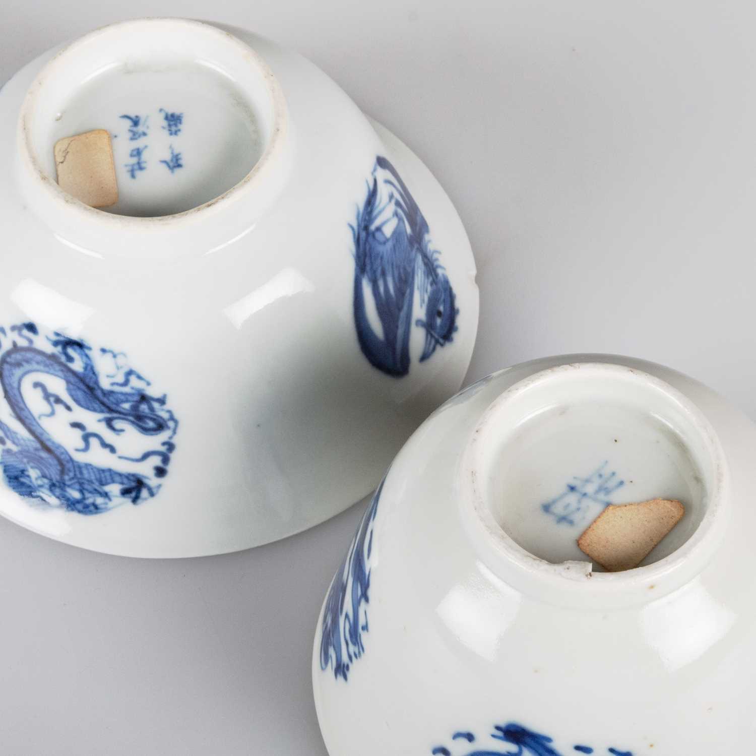 AN 18TH CENTURY CHINESE BLUE AND WHITE BOWL AND A CHINESE BLUE AND WHITE WINE CUP - Image 2 of 10