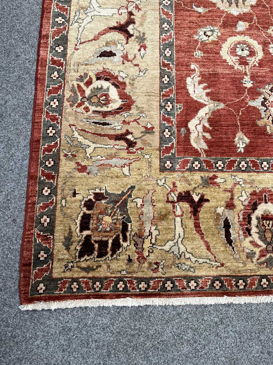 A LARGE RUG, 20TH CENTURY - Image 3 of 4