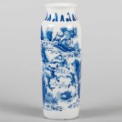 A CHINESE BLUE AND WHITE SLEEVE VASE, 17TH CENTURY