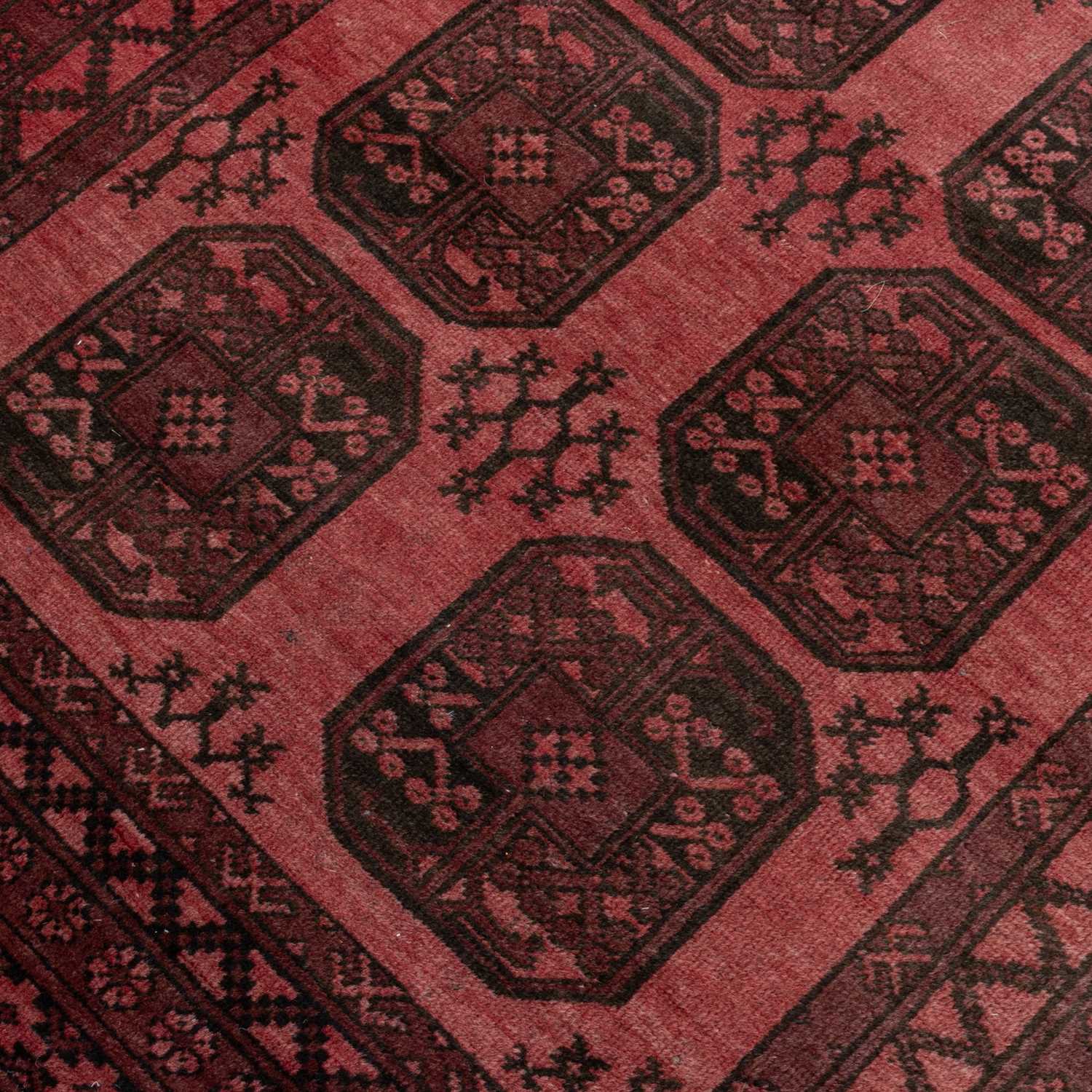 AN AFGHAN RUG - Bild 3 aus 4