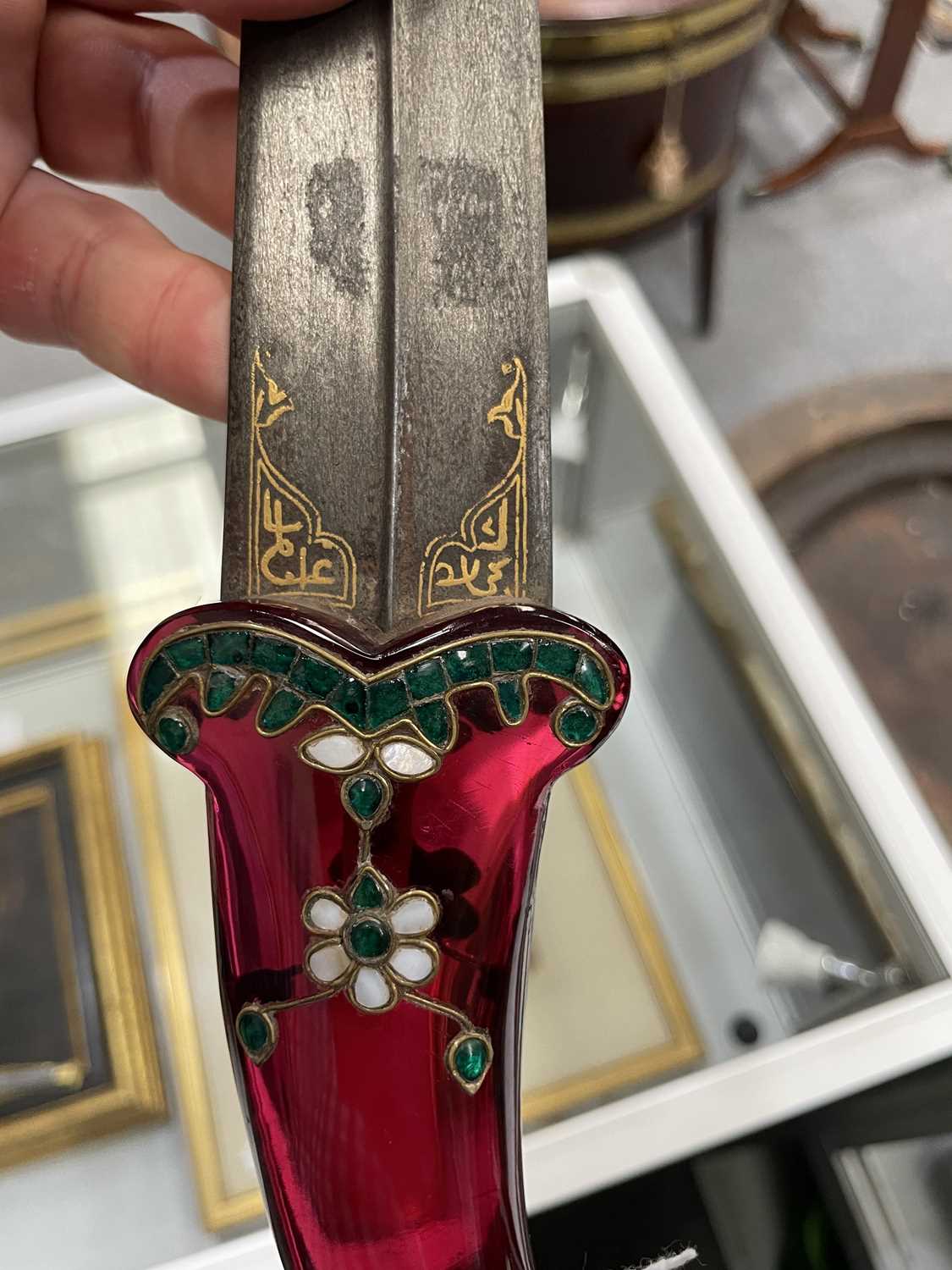 AN INLAID RED CRYSTAL-HILTED DAGGER, MUGHAL, INDIA, 18TH-19TH CENTURY - Image 10 of 15