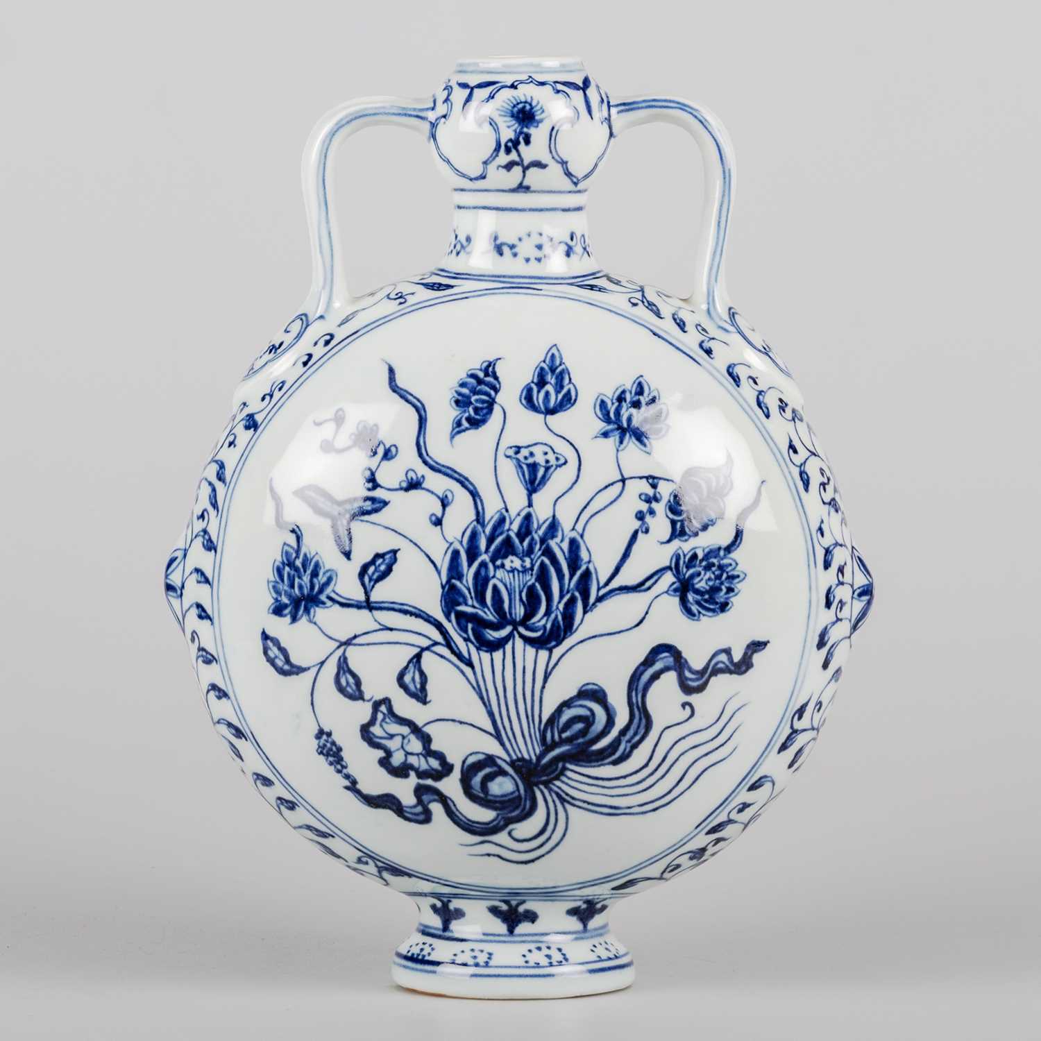 A CHINESE BLUE AND WHITE PILGRIM FLASK