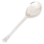 A JAMES I SILVER SEAL-TOP SPOON