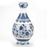 A CHINESE BLUE AND WHITE BULB NECK VASE