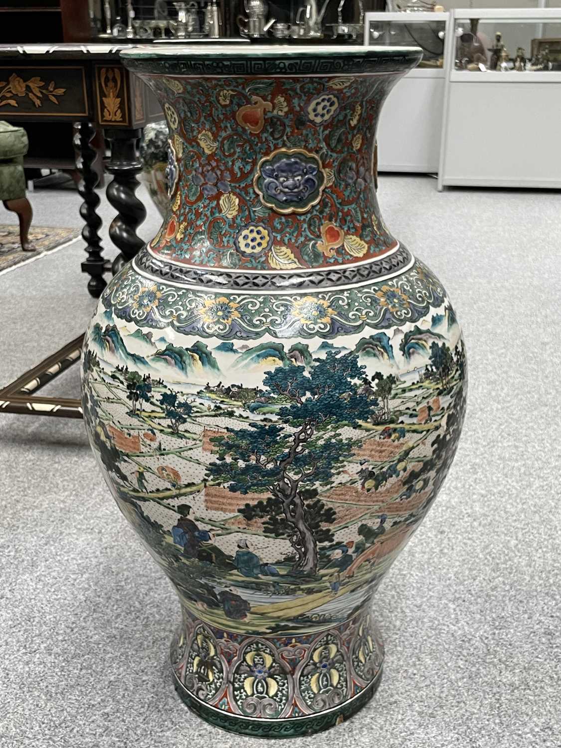 A PAIR OF LARGE CHINESE PORCELAIN VASES, 19TH CENTURY - Image 13 of 23