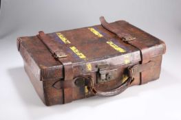 AN EARLY 20TH CENTURY LEATHER CARTRIDGE CASE
