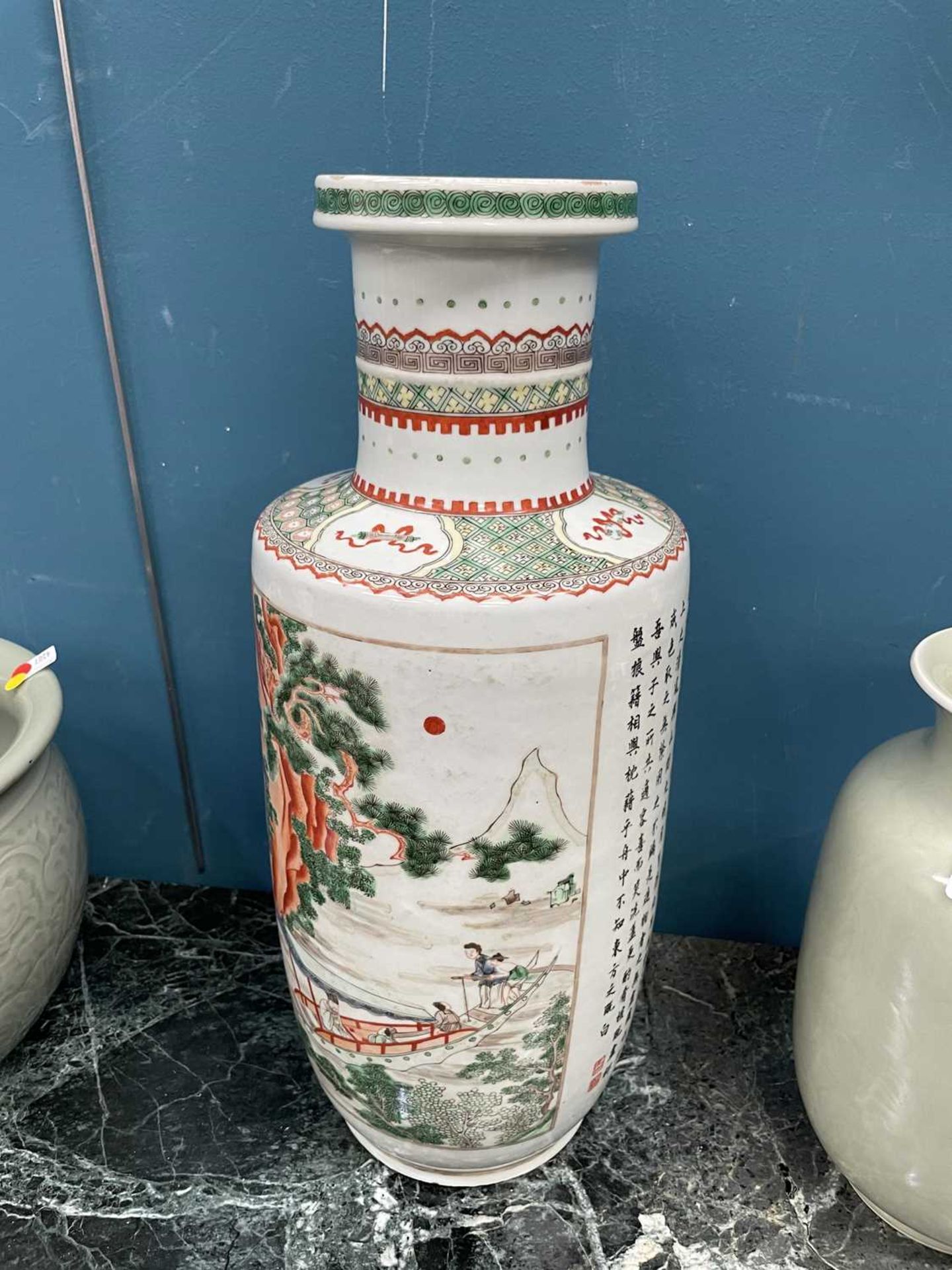 A CHINESE 'ODE TO THE RED CLIFF' FAMILLE VERTE ROULEAU VASE - Image 10 of 10