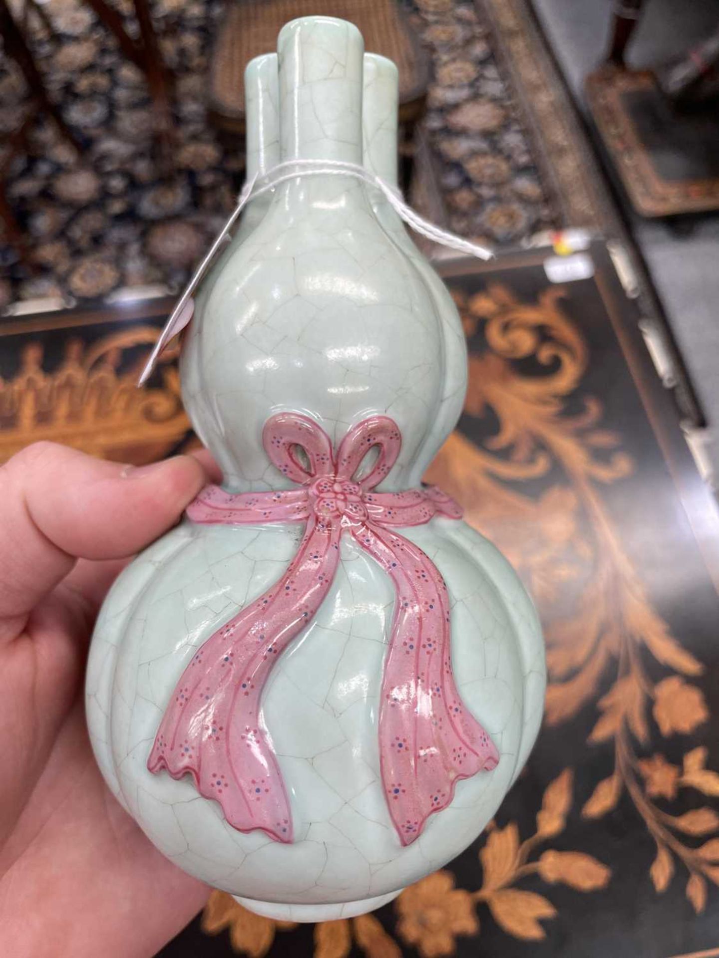 A CHINESE CELADON GOURD VASE - Image 4 of 6