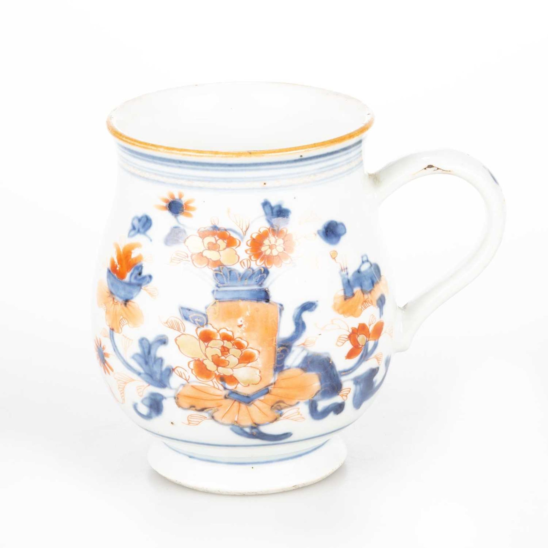 AN 18TH CENTURY CHINESE IMARI PORCELAIN MUG - Image 2 of 8