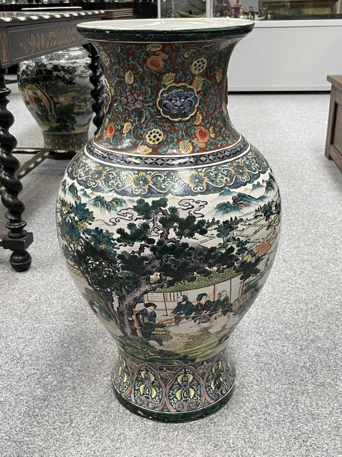 A PAIR OF LARGE CHINESE PORCELAIN VASES, 19TH CENTURY - Image 11 of 23