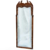 A QUEEN ANNE STYLE WALNUT MIRROR, EARLY 20TH CENTURY