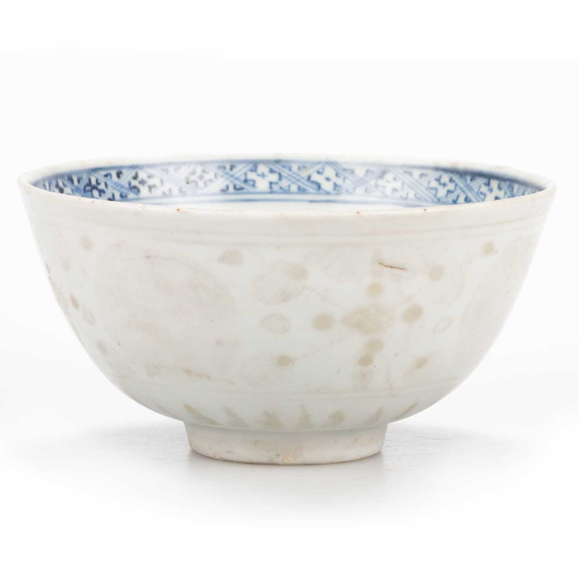 A RARE KINRANDE BOWL WITH WAN FU YOU TONG MARK, MING (1540-1590)