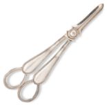 A PAIR OF GEORGE V SILVER GRAPE SCISSORS