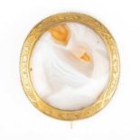 A 19TH CENTURY AGATE BROOCH