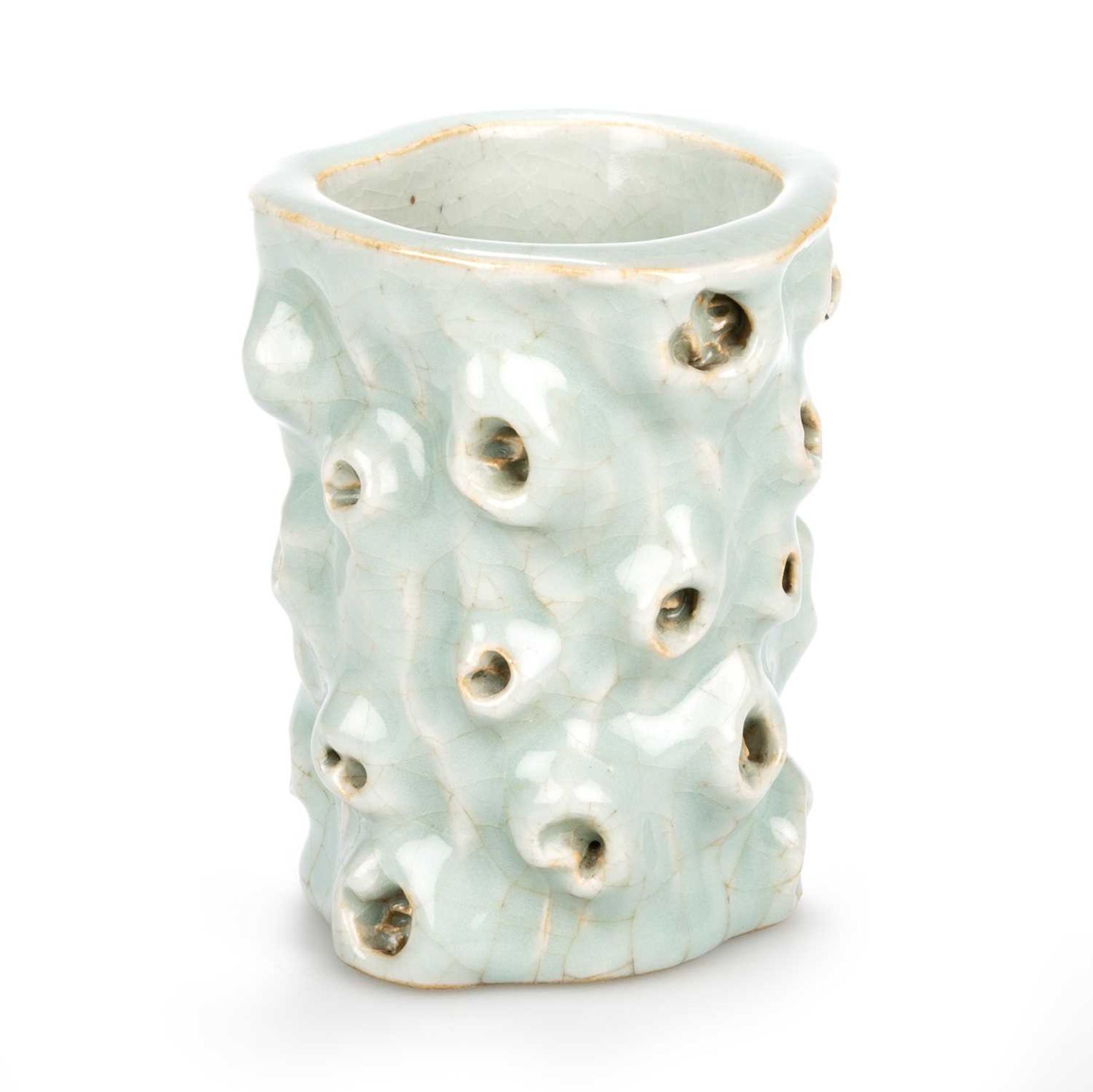 A CHINESE CELADON BRUSHPOT - Image 2 of 3