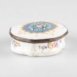 A BILSTON ENAMEL SNUFF BOX, CIRCA 1780