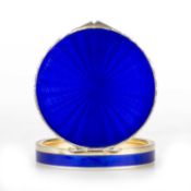 A SMALL EARLY 20TH CENTURY ROYAL BLUE GUILLOCHE ENAMEL COMPACT