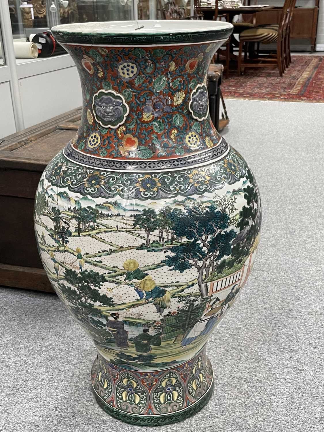 A PAIR OF LARGE CHINESE PORCELAIN VASES, 19TH CENTURY - Image 19 of 23