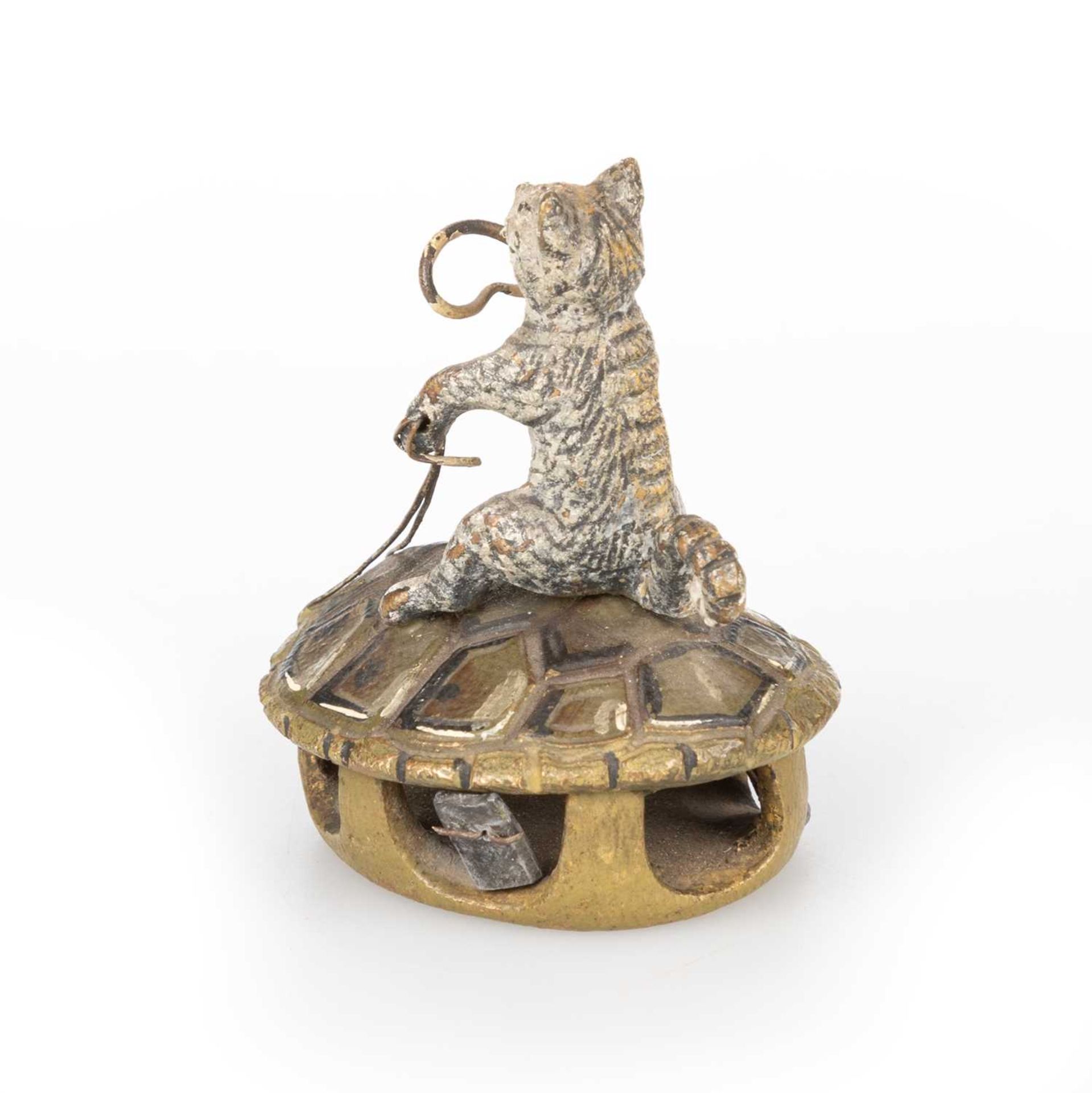 AN EARLY 20TH CENTURY AUSTRIAN COLD PAINTED BRONZE MODEL OF A CAT RIDING A TORTOISE - Image 2 of 2