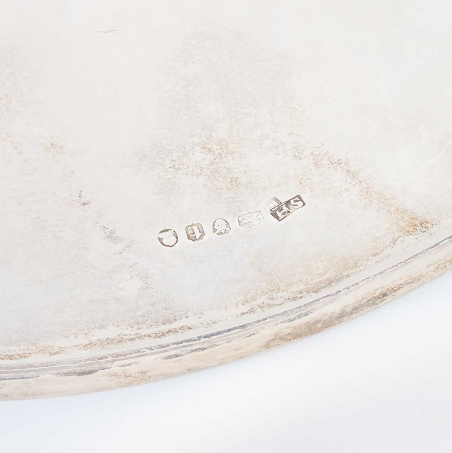 A GEORGE III SILVER SALVER - Image 3 of 3