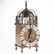 A 17TH CENTURY STYLE BRASS LANTERN CLOCK, CIRCA 1900