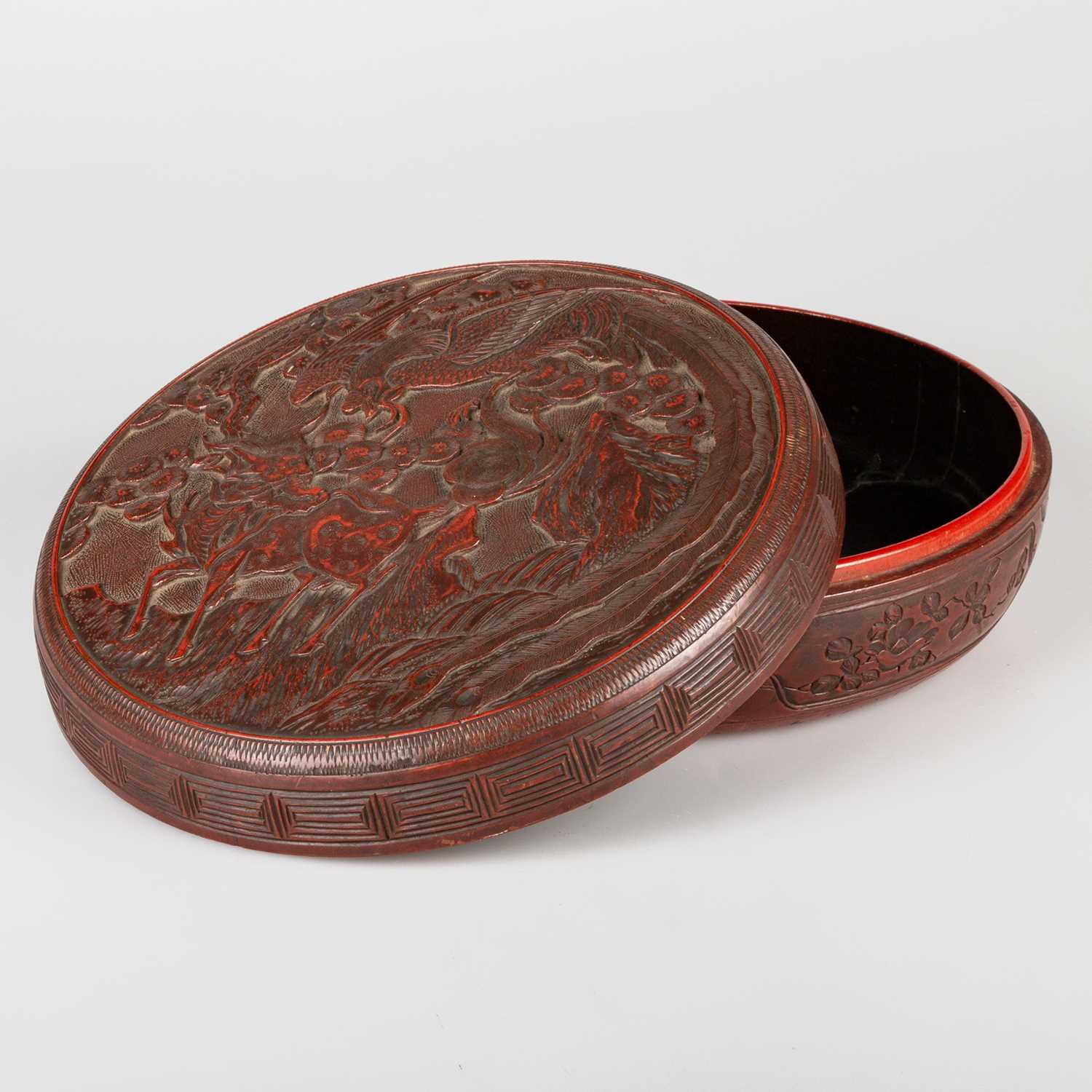 A CHINESE RED CINNABAR LACQUER BOX AND COVER, QING DYNASTY - Image 2 of 8