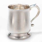 A GEORGIAN STYLE SILVER MUG