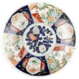 A LARGE JAPANESE IMARI CHARGER, CIRCA 1900