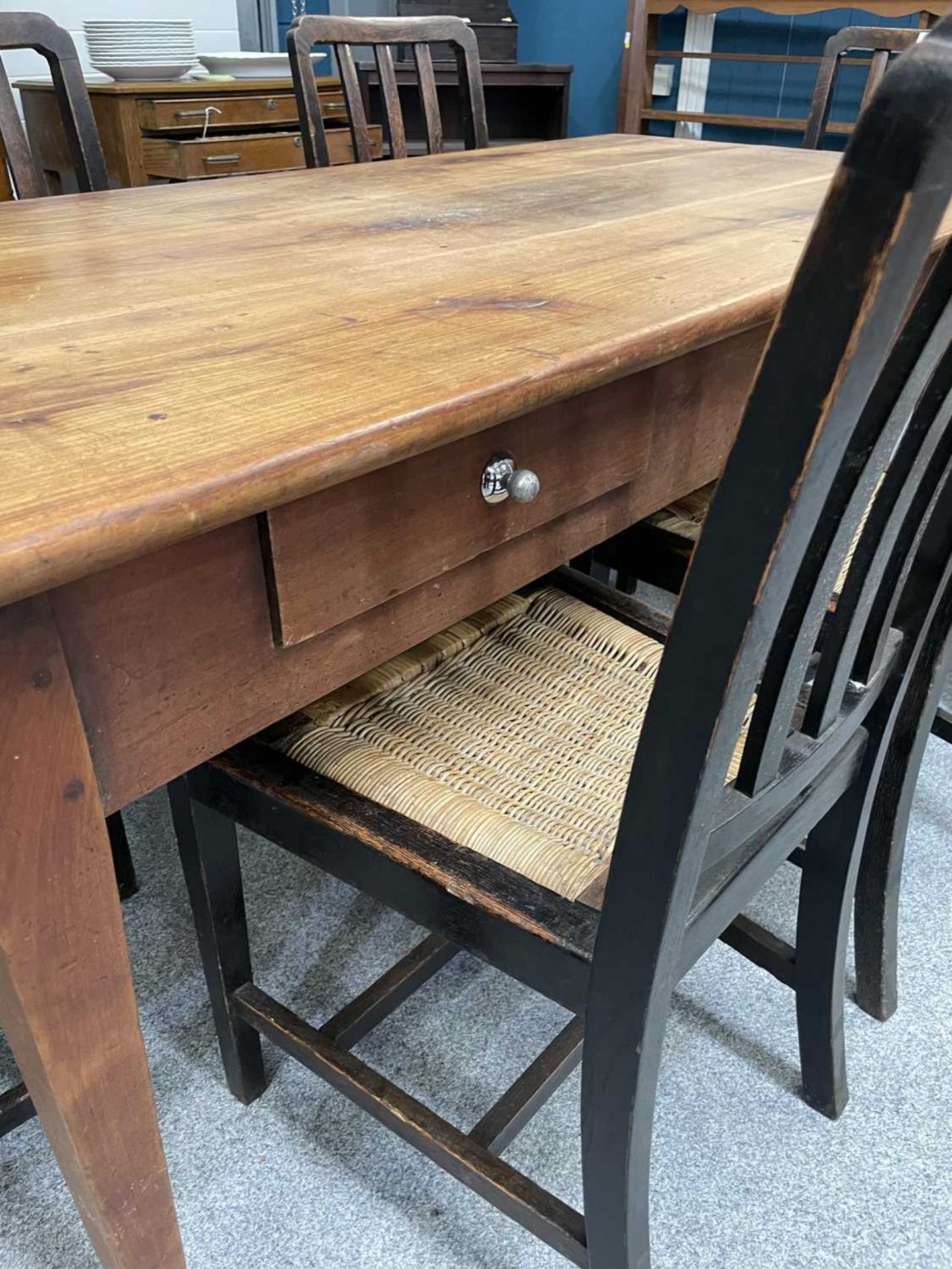 A 19TH CENTURY FRENCH CHERRY WOOD KITCHEN TABLE - Image 5 of 9