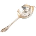 AN ELIZABETH II SILVER TEA STRAINER ON STAND