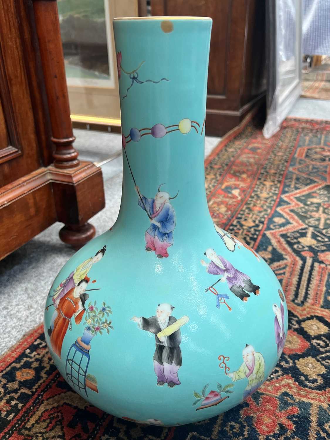 A LARGE CHINESE FAMILLE ROSE VASE - Image 14 of 17