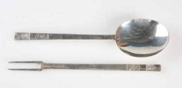 A GEORGE VI SILVER "MANNERS" PICKLE FORK AND SPOON