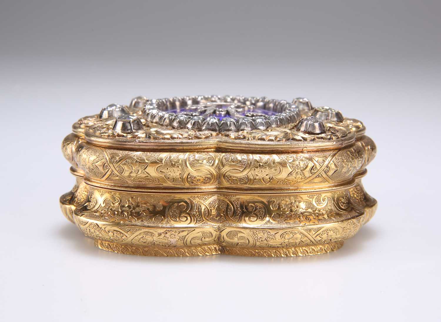 A JEWELLED GOLD AND ENAMEL ROYAL PRESENTATION SNUFF BOX - Image 4 of 9