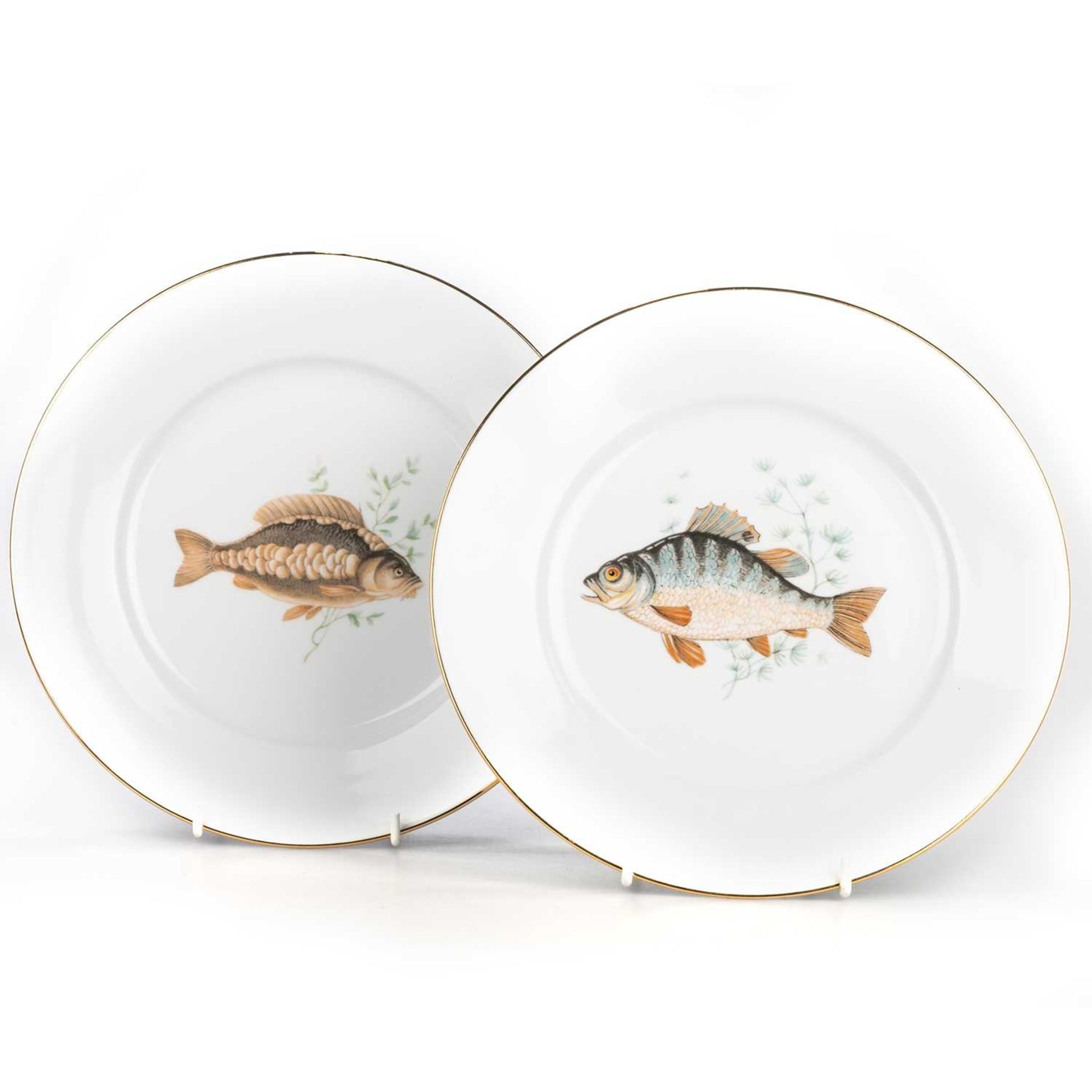 RICHARD GINORI (ITALY), A FISH PATTERN DINNER SERVICE, CIRCA 1950-60 - Image 2 of 6