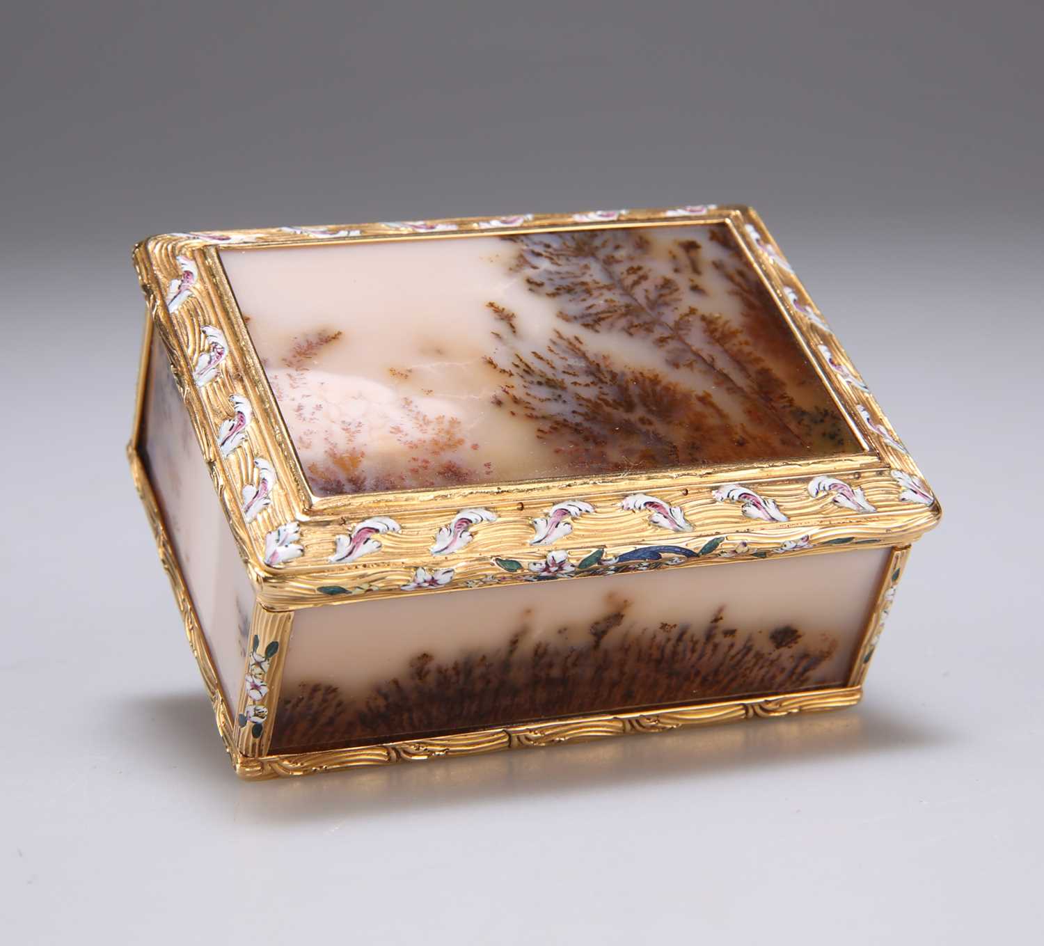 A RARE LOUIS XV PICTURE AGATE, GOLD AND ENAMEL SNUFF BOX, BY NÖEL HARDIVILLERS