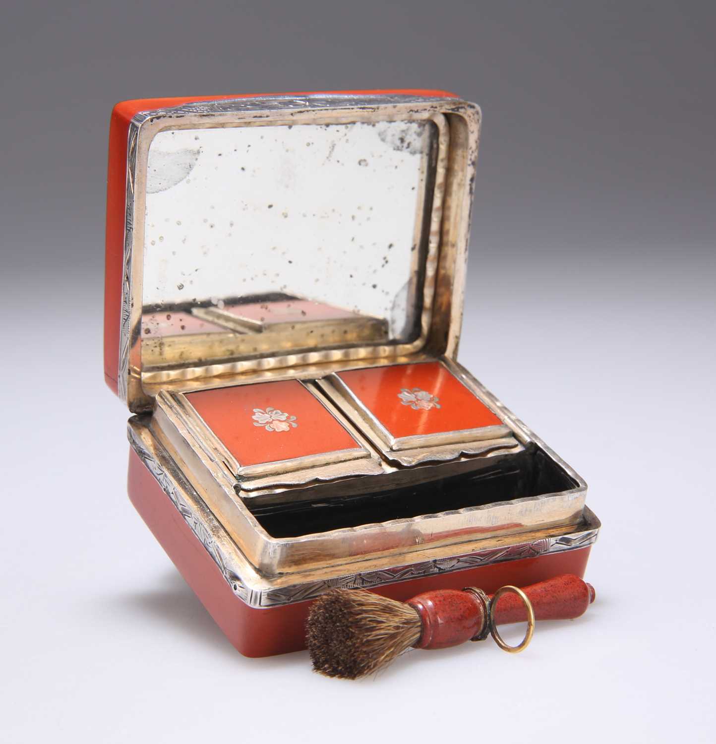 A LOUIS XVI SILVER-MOUNTED TRI-COLOUR GOLD INLAID RED LACQUER BOÎTE-À-MOUCHES, CIRCA 1775-80 - Image 3 of 4