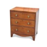 A SMALL EARLY 19TH CENTURY MAHOGANY CHEST OF DRAWERS