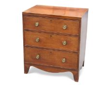 A SMALL EARLY 19TH CENTURY MAHOGANY CHEST OF DRAWERS