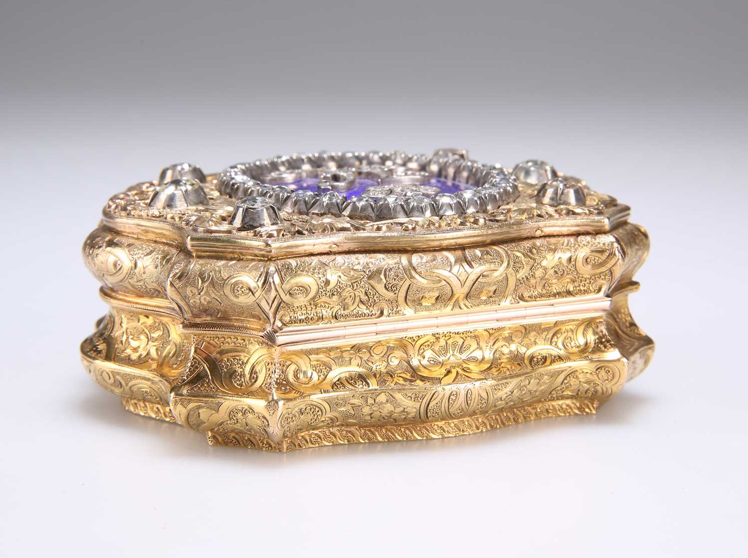 A JEWELLED GOLD AND ENAMEL ROYAL PRESENTATION SNUFF BOX - Image 5 of 9