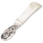 A JAPANESE SILVER SHOE HORN, MEIJI PERIOD, LATE 19TH CENTURY