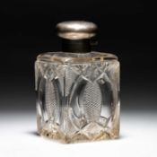 A LARGE GEORGE V SILVER-TOPPED CUT-GLASS SCENT BOTTLE