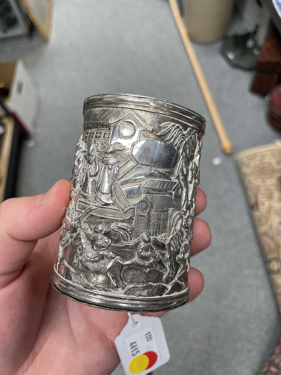 A CHINESE SILVER DOUBLE-WALLED MUG - Image 10 of 11