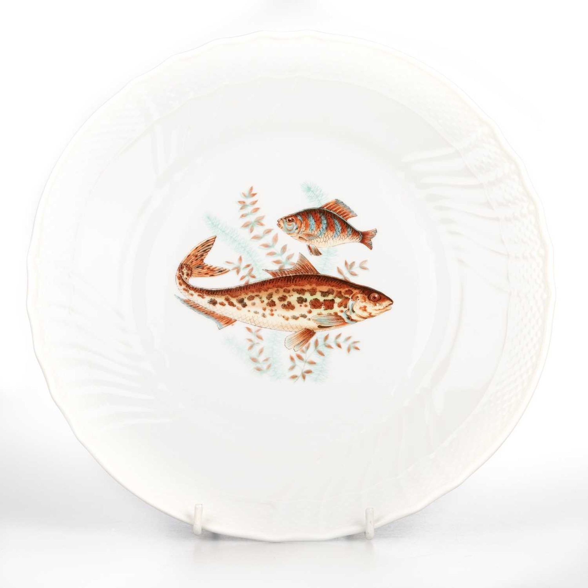 RICHARD GINORI (ITALY), A 'VECCHIO GINORI' FISH PATTERN DINNER SERVICE, CIRCA 1960S - Image 3 of 4