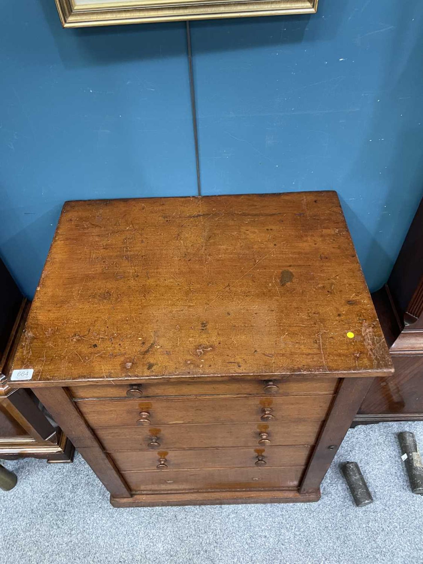 A VICTORIAN MAHOGANY WELLINGTON CHEST - Image 4 of 7