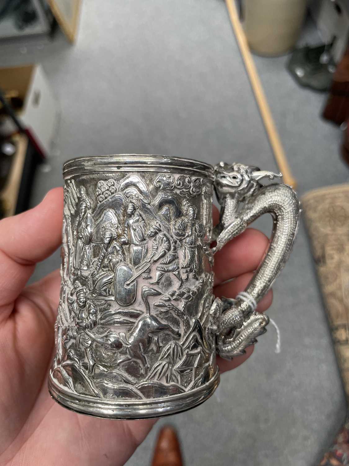 A CHINESE SILVER DOUBLE-WALLED MUG - Image 7 of 11