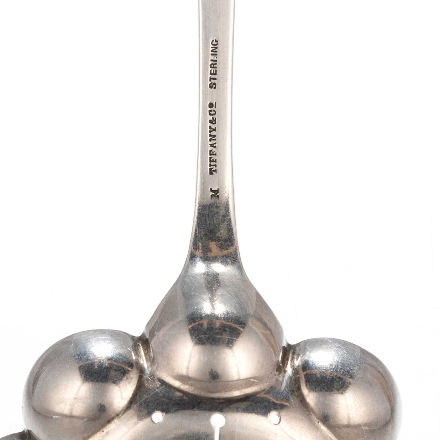 TIFFANY: AN AMERICAN STERLING SILVER SIFTING LADLE - Image 2 of 7