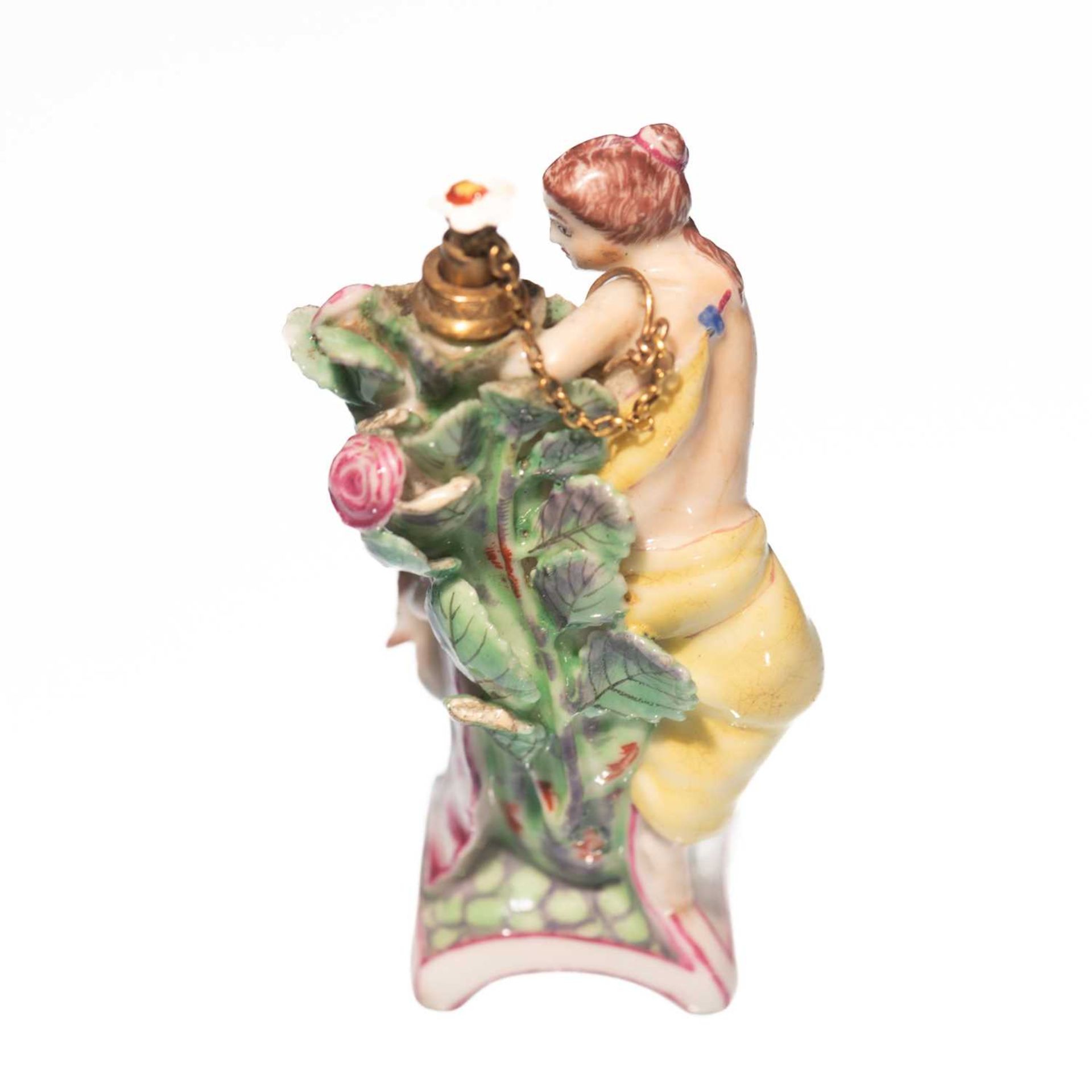 A ST. JAMES'S (CHARLES GOUYN) OR CHELSEA PORCELAIN SCENT BOTTLE AND STOPPER, CIRCA 1755 - Image 2 of 2