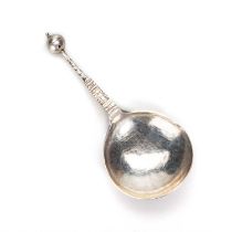 AN EARLY 17TH CENTURY NORWEGIAN SILVER SPOON