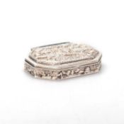 A CHARLES II STYLE CAST SILVER SNUFF BOX